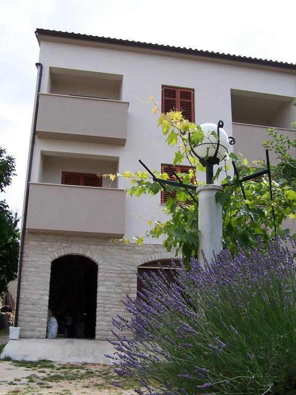 Apartments Cezar Vinkuran Exterior photo