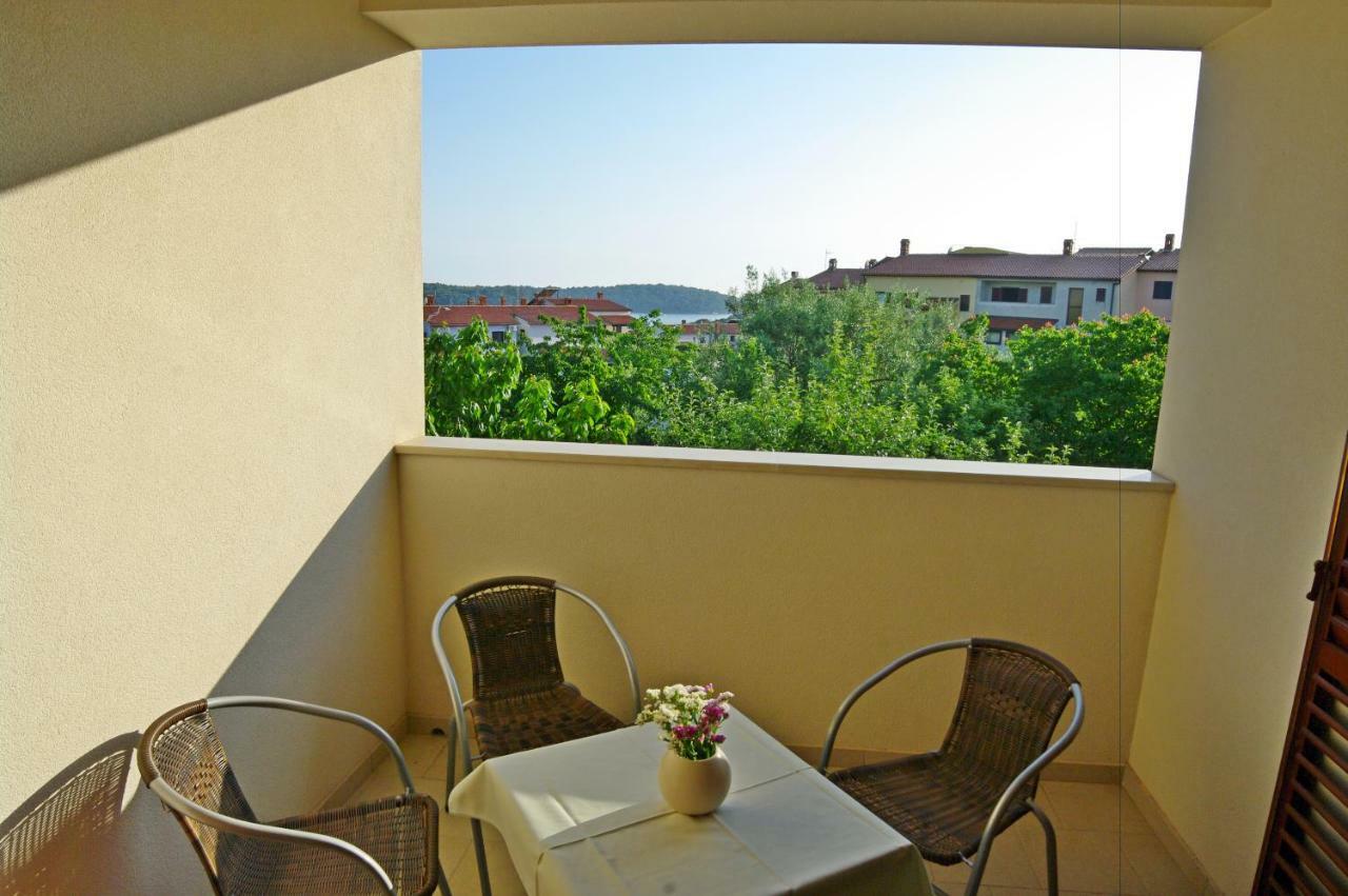 Apartments Cezar Vinkuran Exterior photo